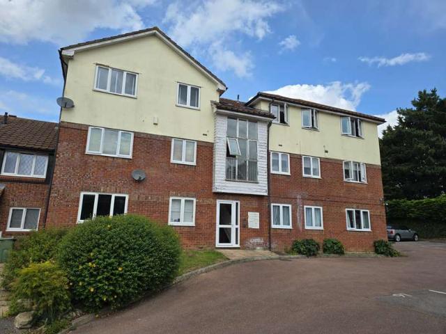 Flat for sale in Tadley, Priest Down