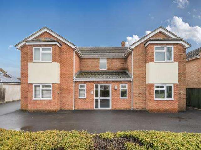 Flat for sale in Black Bourton, Oxfordshire
