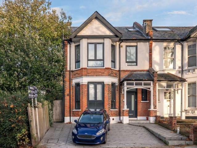 Flat for sale in Finchley, Isle Of Man