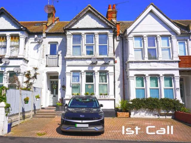 Flat for sale in Kursaal Estate, Alton Barnes