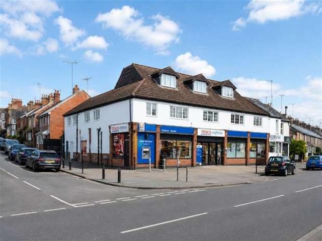 Flat for sale in Roundwood, St Albans