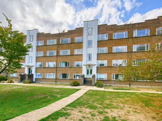 Flat for sale in London Borough of Richmond upon Thames, Greater London