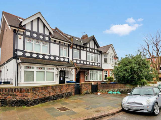 Flat for rent in London Borough of Ealing, Greater London