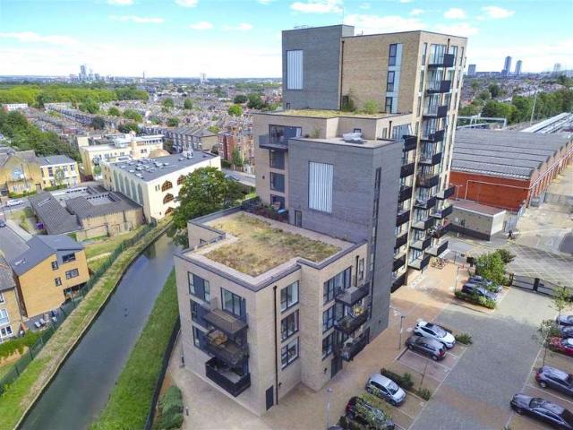 Flat for sale in Hornsey, Greater London