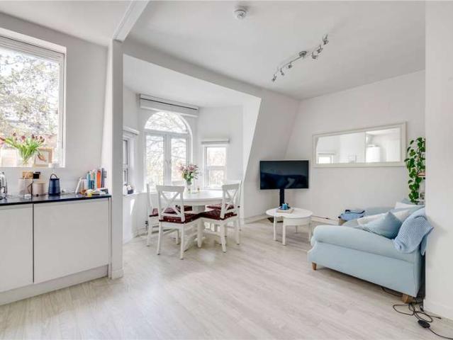 Flat for sale in Fulham, Greater London