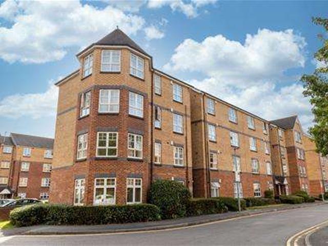 Flat for sale in Northampton, West Northamptonshire
