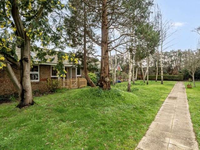 Flat for sale in Barnham and Eastergate, Clapham