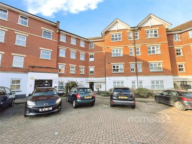 Flat for sale in Aldershot, Hampshire