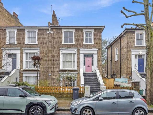 Flat for sale in Kentish Town, Greater London