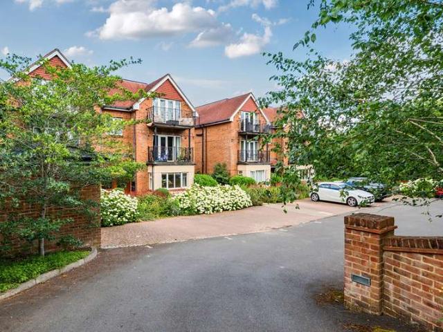 Flat for sale in Boxgrove, Westborough