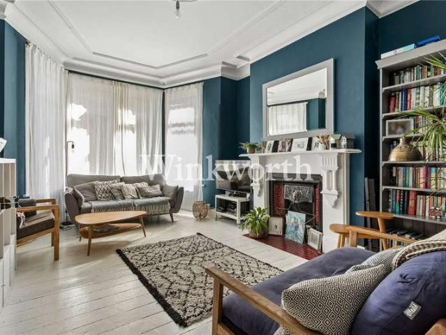 Flat for sale in Palmers Green, Greater London