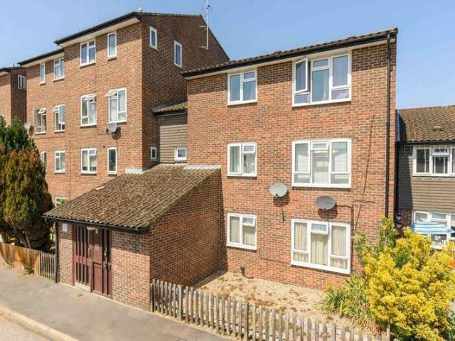 Flat for sale in Walton-on-Thames, Surrey