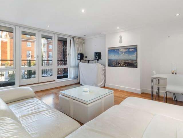 Flat for sale in West Hampstead, Greater London