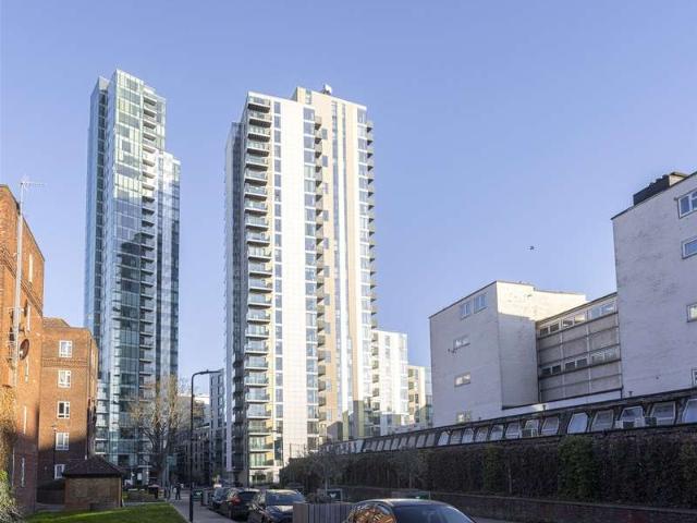 Flat for sale in Woodberry Down, Stamford Hill