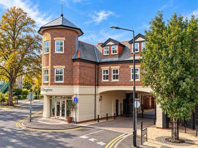 Flat for sale in Altrincham, Trafford
