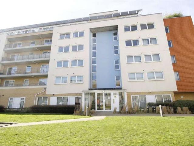 Flat for sale in Maryland, Greater London