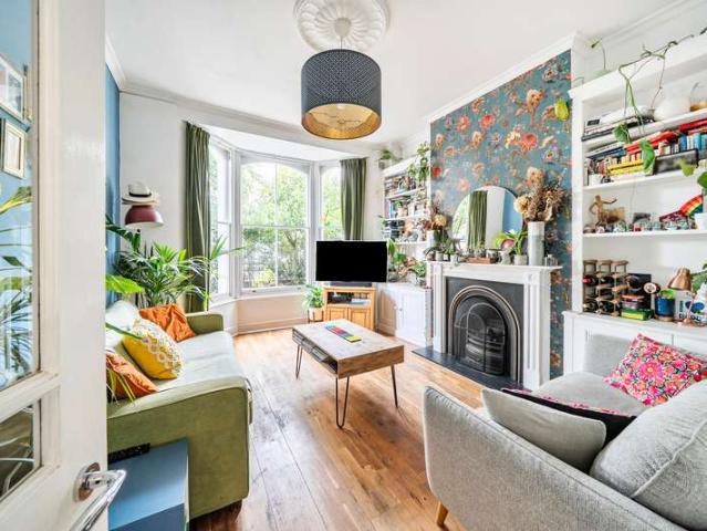 Flat for sale in Holloway, Lower Holloway