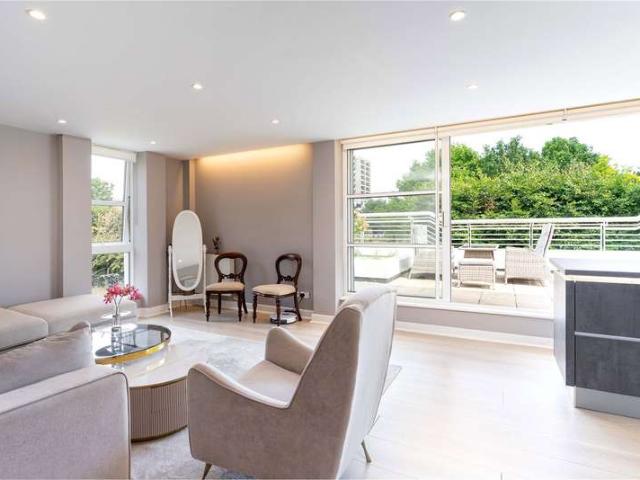 Flat for sale in Silvertown, Greater London