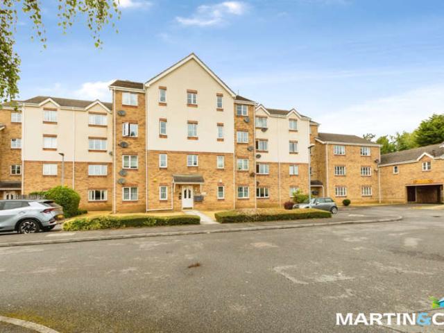 Flat for sale in Causeway Green, West Midlands