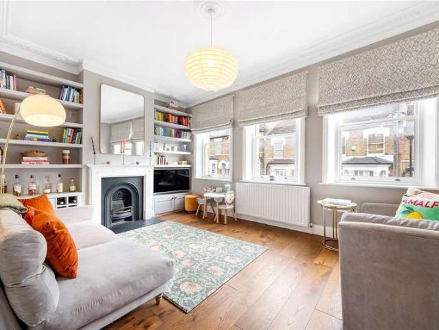 Flat for sale in London Borough of Southwark, Greater London