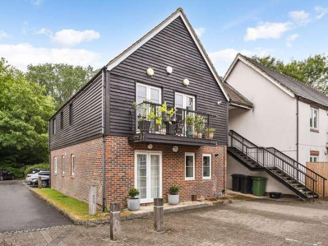 Flat for sale in Kings Worthy, Hampshire