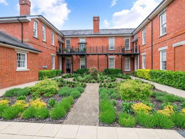 Flat for sale in The Wells, Surrey