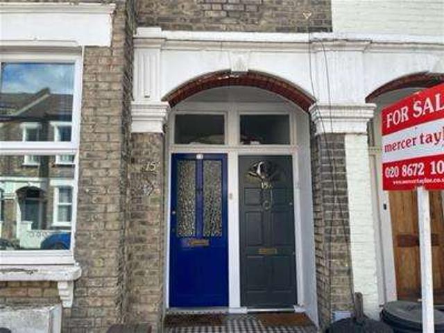 Flat for sale in Furzedown, Greater London