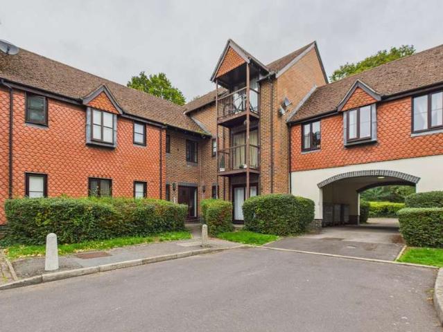 Flat for sale in Tadley, Priest Down