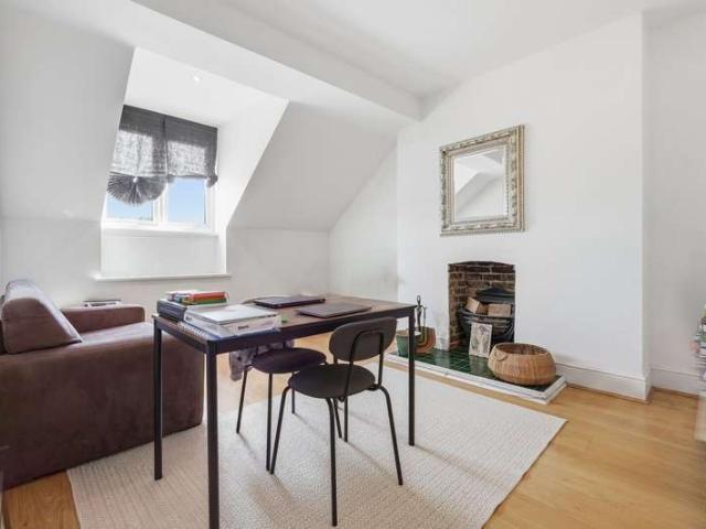 Flat for sale in Wanstead, Greater London
