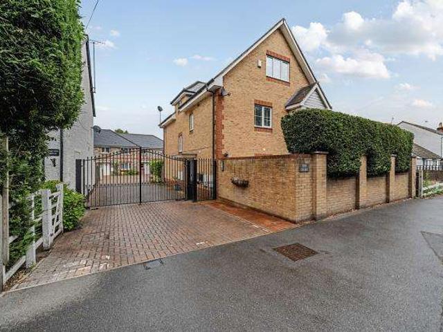 Flat for sale in Winkfield