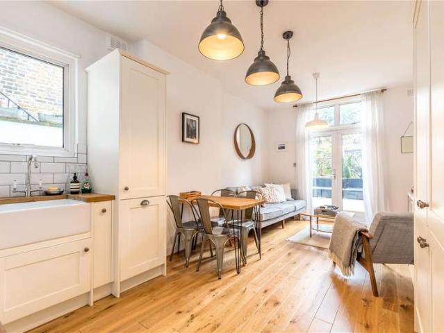 Flat for sale in Denmark Hill, Greater London