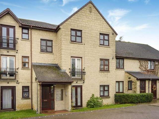Flat for sale in Chesterton, Fossebridge