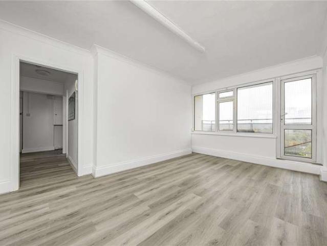 Flat for sale in Southfields, Greater London