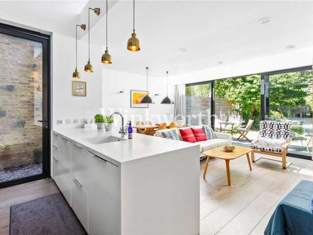 Flat for sale in Palmers Green, Greater London