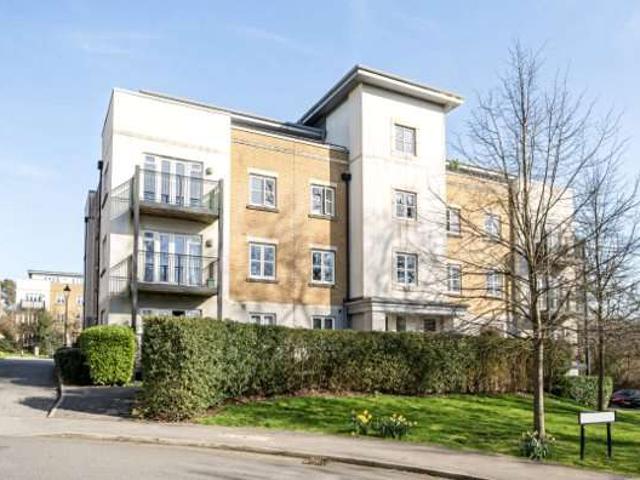 Flat for rent in Perryfields, West Sussex