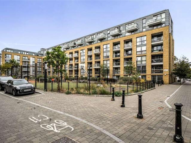 Flat for sale in Angel, Greater London