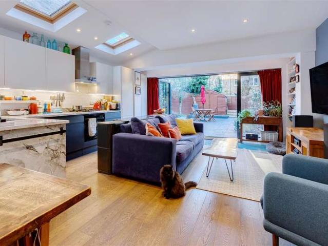 Flat for sale in Gospel Oak, Greater London