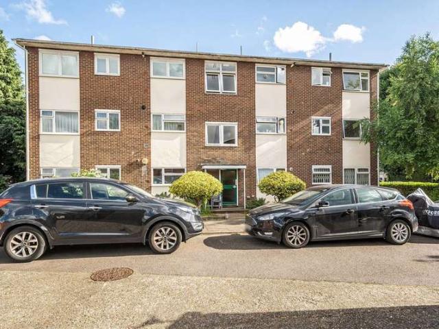 Flat for rent in Finchley, Church End