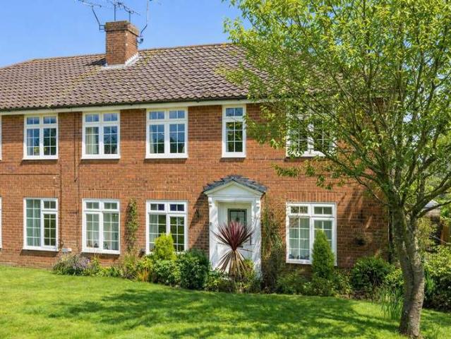 Flat for sale in Perryfields, West Sussex