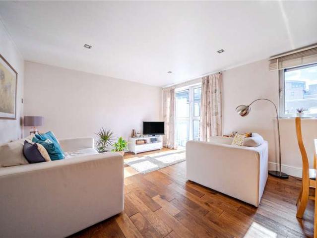 Flat for sale in Millennium Quay, Greater London