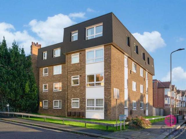 Flat for sale in London Borough of Barnet, Greater London