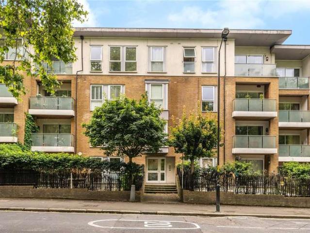 Flat for sale in London Borough of Southwark, Greater London