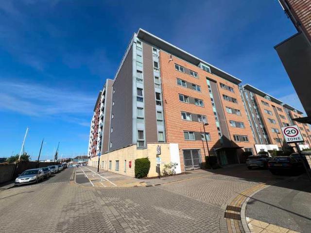 Flat for sale in Key Street, Suffolk
