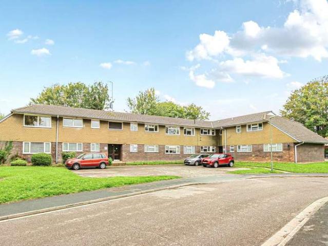 Flat for sale in Pachesham Park, Surrey