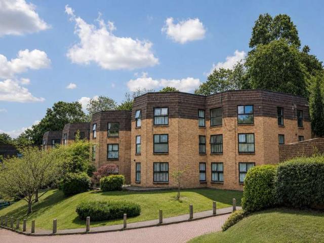 Flat for sale in Binscombe, Fole