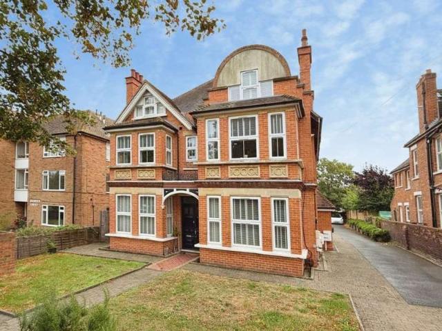 Flat for sale in Folkestone