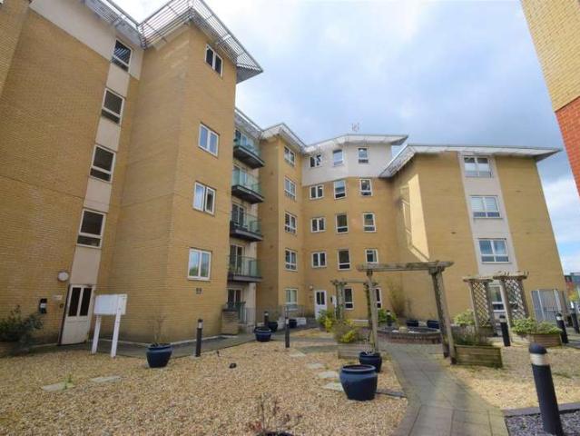 Flat for sale in Maidenhall, Key Street