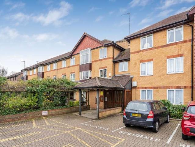 Flat for sale in Little Stanmore, Greater London