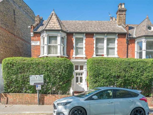 Flat for sale in Hornsey, Greater London