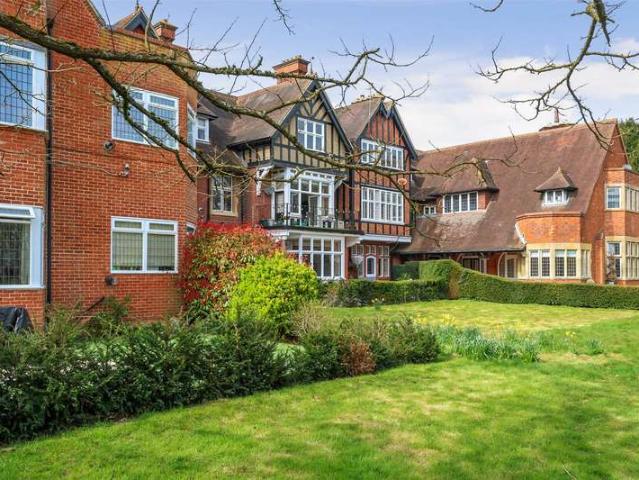 Flat for sale in Four Elms, The Butts